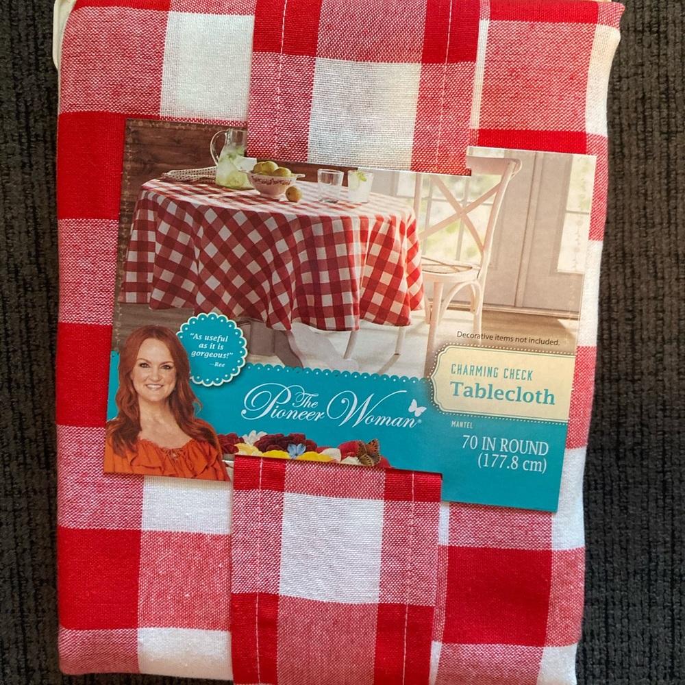 NWT pioneer women table cloth